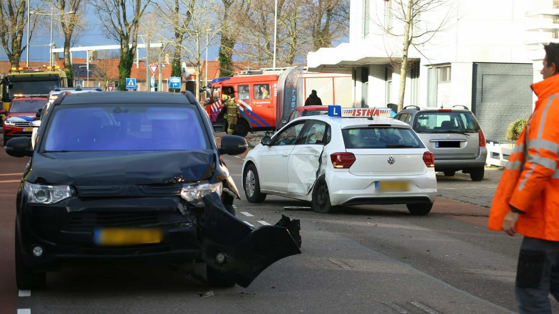 Ongeval tussen les- en personenauto op Ruyghweg