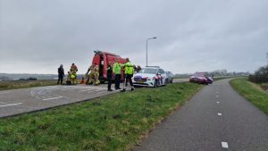 Auto te water bij Schoorldam