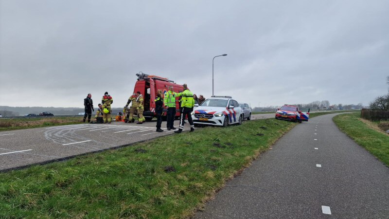 Auto te water bij Schoorldam