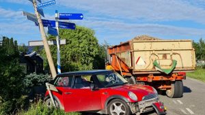Veel schade bij ongeval in Waarland