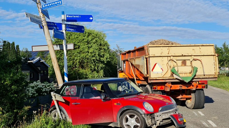 Veel schade bij ongeval in Waarland