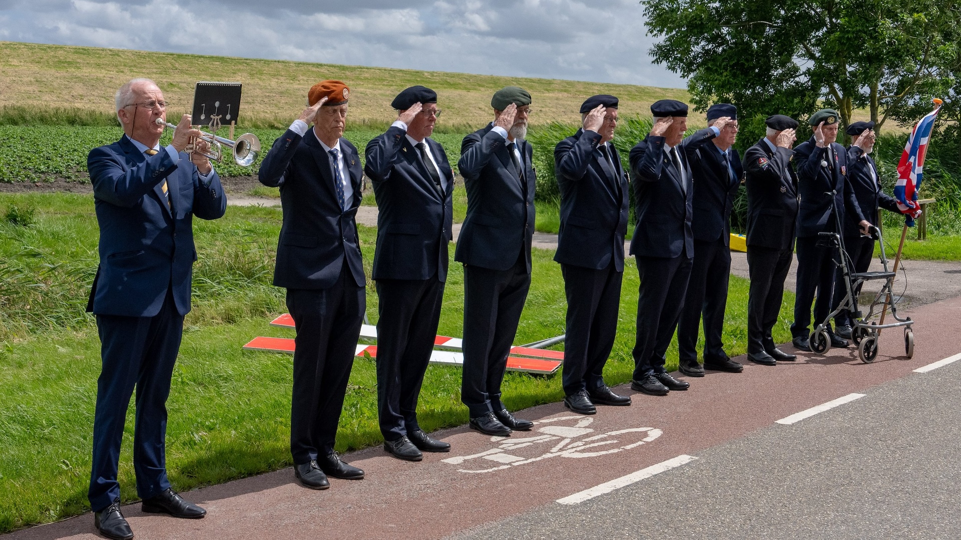 Nieuwe paal herdenkt bemanning bommenwerpers