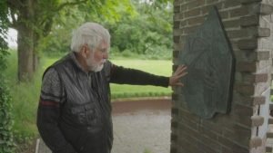Filmopnamen van verhalen achter twee oorlogsmonumenten