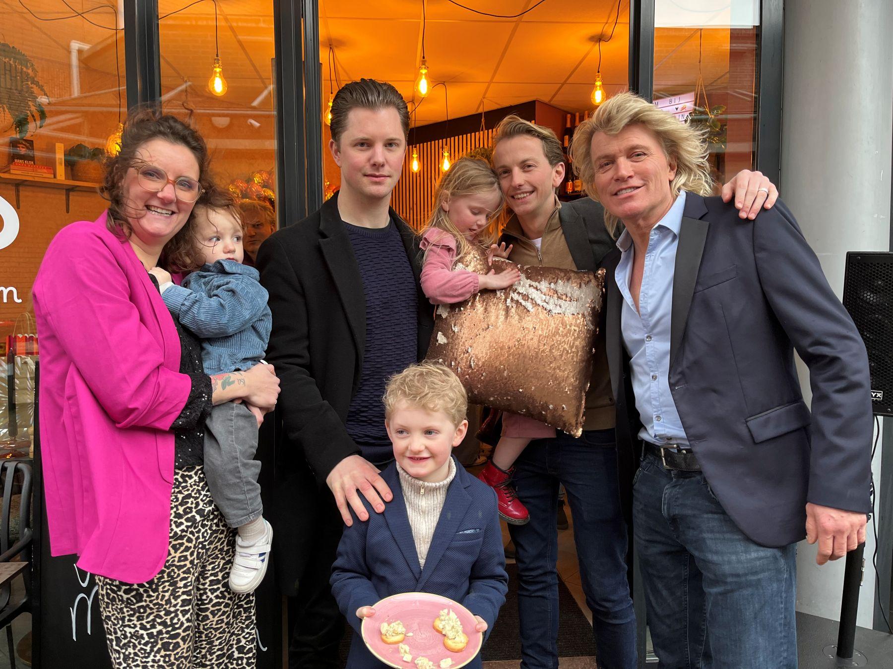 Video: Illusionist Hans Klok opent restaurant Marloes Lunch & Wijn in Anna Paulowna