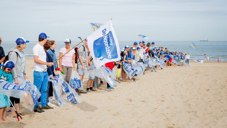 Meer dan 51.000 peuken langs kust gevonden