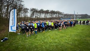Nat en winderig weer houdt hardlopers niet tegen bij Oudejaarsloop