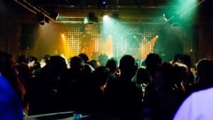 Feest voor jong en oud tijdens ouderavond in JV De Aap
