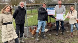 Kippen in Waldervaart krijgen riant hok