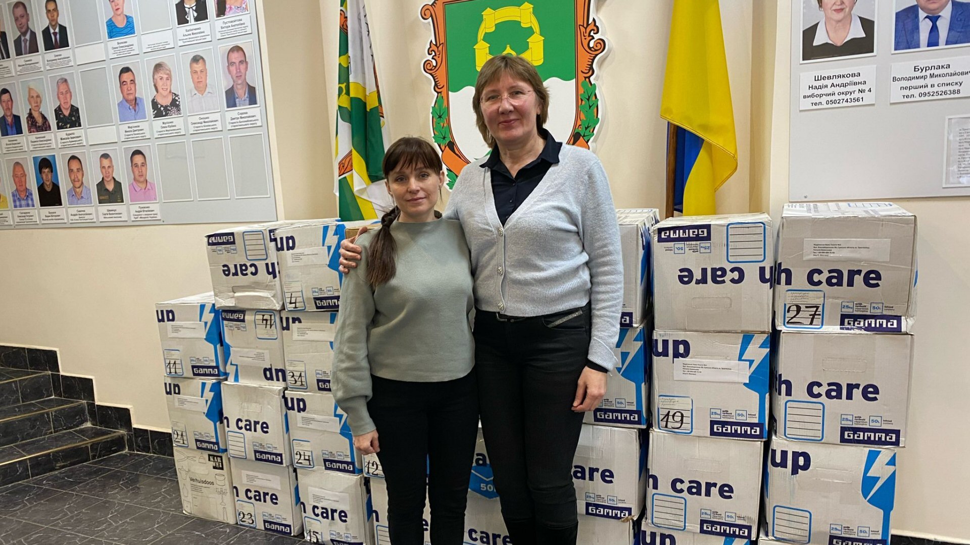 Oxana met hulpgoederen in Oekraïne