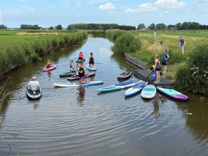 Video: Kanoën of suppen door de wateren van Kolhorn