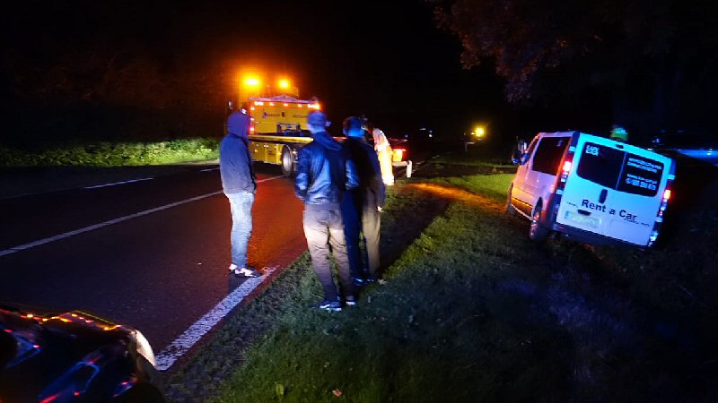 Personenbusje van de weggeraakt in Middenmeer