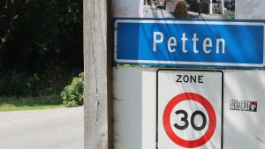 Petten blijft steken in zand en plannen
