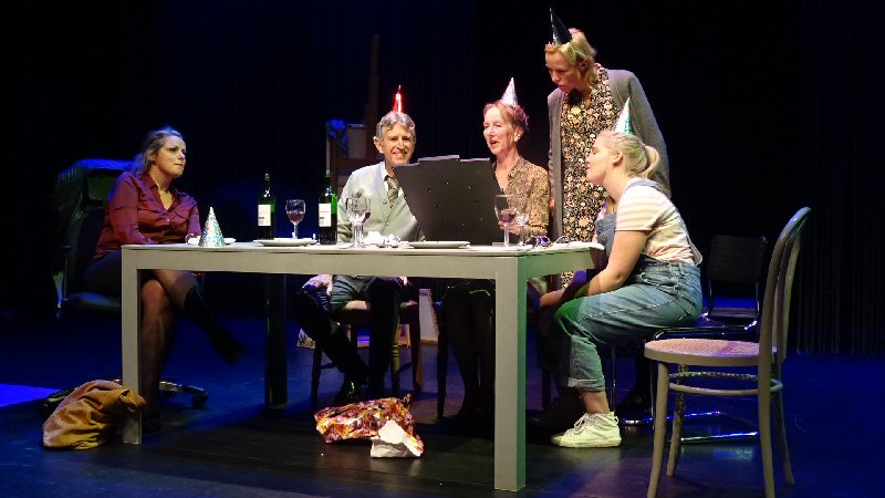 Pluusj speelt mooie Vele hemels boven de zevende