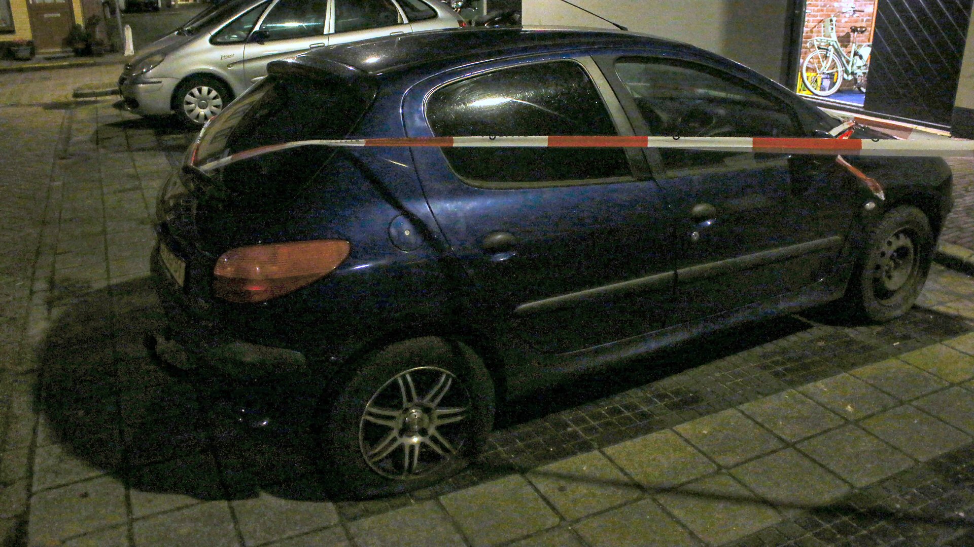Verdachte autobrand op de vlucht