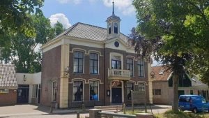 Nepnieuws van vroeger en nu