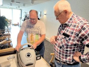 Video: Apparatuur krijgt tweede kans in een repaircafé