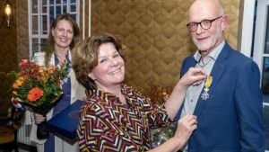 Van Tilburg geridderd bij afscheid Clusius