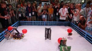 Bestuurbare robots strijden tegen elkaar op Willemsoord: “Jongeren enthousiasmeren voor techniek”