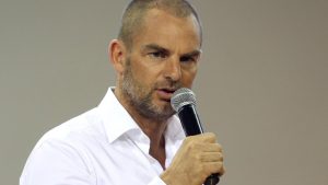 Ronald de Boer opent padelbanen