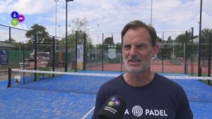 Ronald de Boer opent padelbanen Warmenhuizen