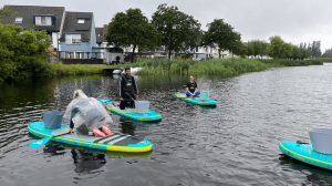 Suppend zwerfafval opruimen tijdens ‘Clean up on Tour’