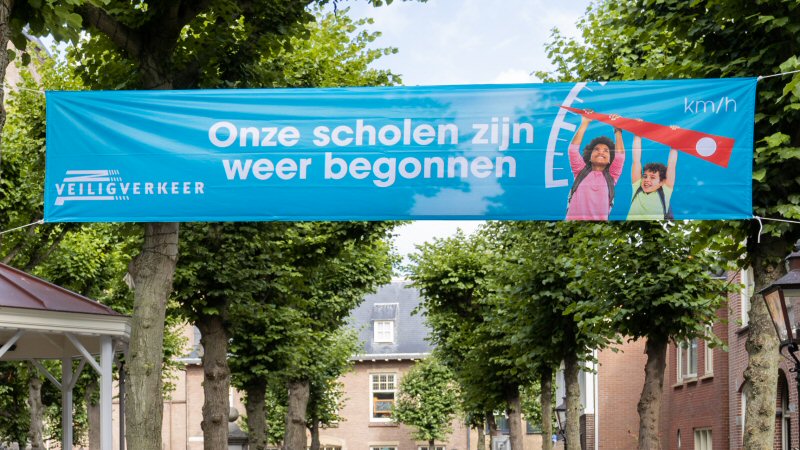 Let op! Overstekende scholieren