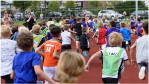 Recordaantal kinderen doet mee met veldloop