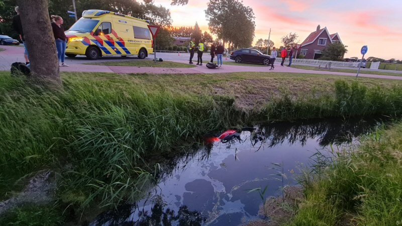 Ongeval Waarland: scooter breekt in tweeën