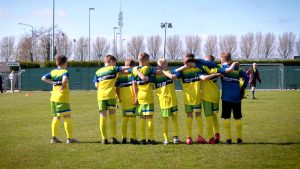 Video: Jong talent strijdt op Polderse schoolvoetbaltoernooi