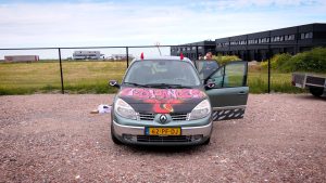 Video: Avontuurlijke roadtrip: vriendinnen trotseren 15 landen in Carbage Run