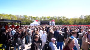Video: Eerste Bevrijdingsfeest in Den Helder trekt duizenden bezoekers