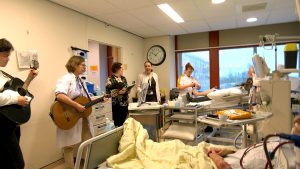 Video: Muziek op Recept is het beste medicijn voor kinderen in het ziekenhuis