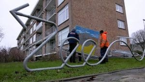 Nieuwe kubussen met kinderkunst aan Seringenlaan (Video)