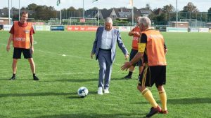 Sjaak Swart (85) steelt show in Tuitjenhorn