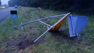 Automobilist in sloot bij Middenmeer