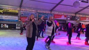 IJsbaan Markt weer succes