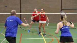 Zeemacht badmintonners ontlopen degradatie