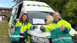 Basisschool de Verrekijker verrast dierenambulance met cheque