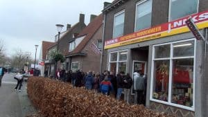Video: Uren in de rij voor vuurwerk