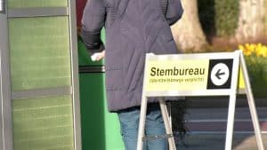 Biljetten in de aanslag: kiezers in de Noordkop trekken naar de stembus (video)