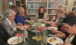 Hollands Kroonse Uitdaging steunt kerstdiner voor eenzame ouderen