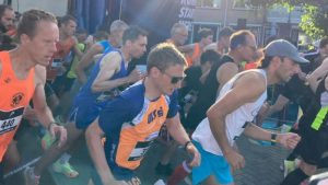 Rondjes lopen door straten van Tuitjenhorn