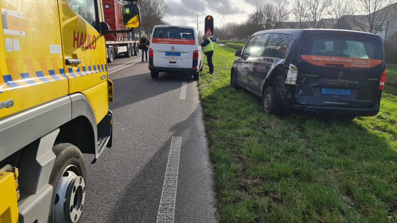 Struisvogel veroorzaakt kettingbotsing N245