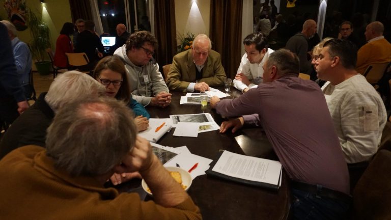 Eerste keer raadscafé: Informele setting, maar soms grote belangen