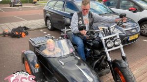 Tess genoot in zijspan Van Seaside Petten
