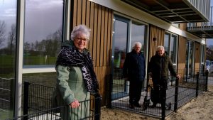 Blije bewoners nieuw appartement Melchiorhof