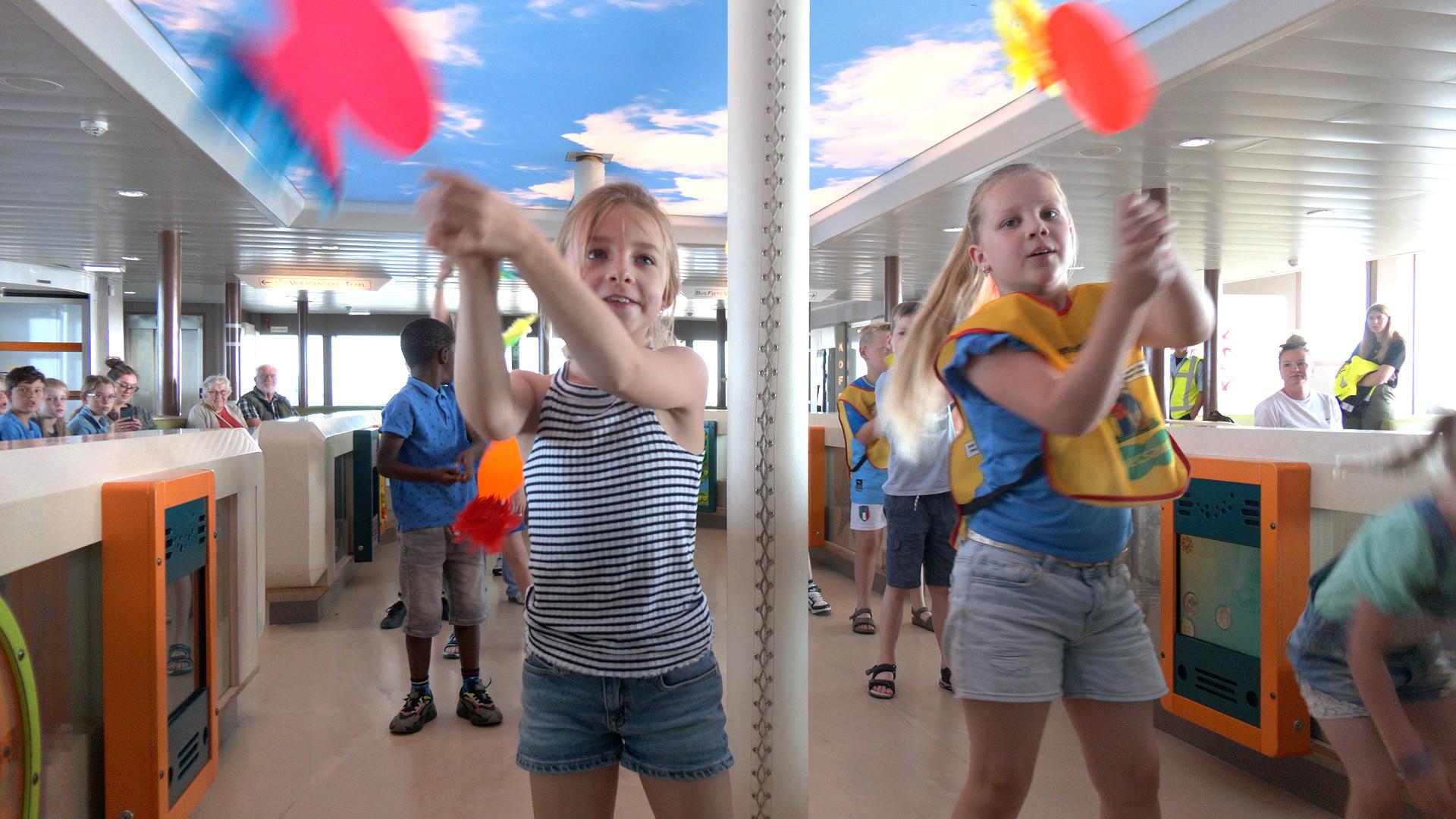 Video: Leerlingen Comenius dansen voor schone oceaan