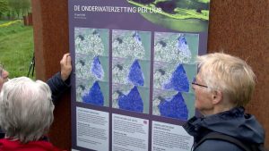 Video: Veel belangstelling bij herdenking onderwaterzetting Wieringermeer