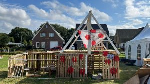 Seniorenpartij tegen bezuiniging huttendorp