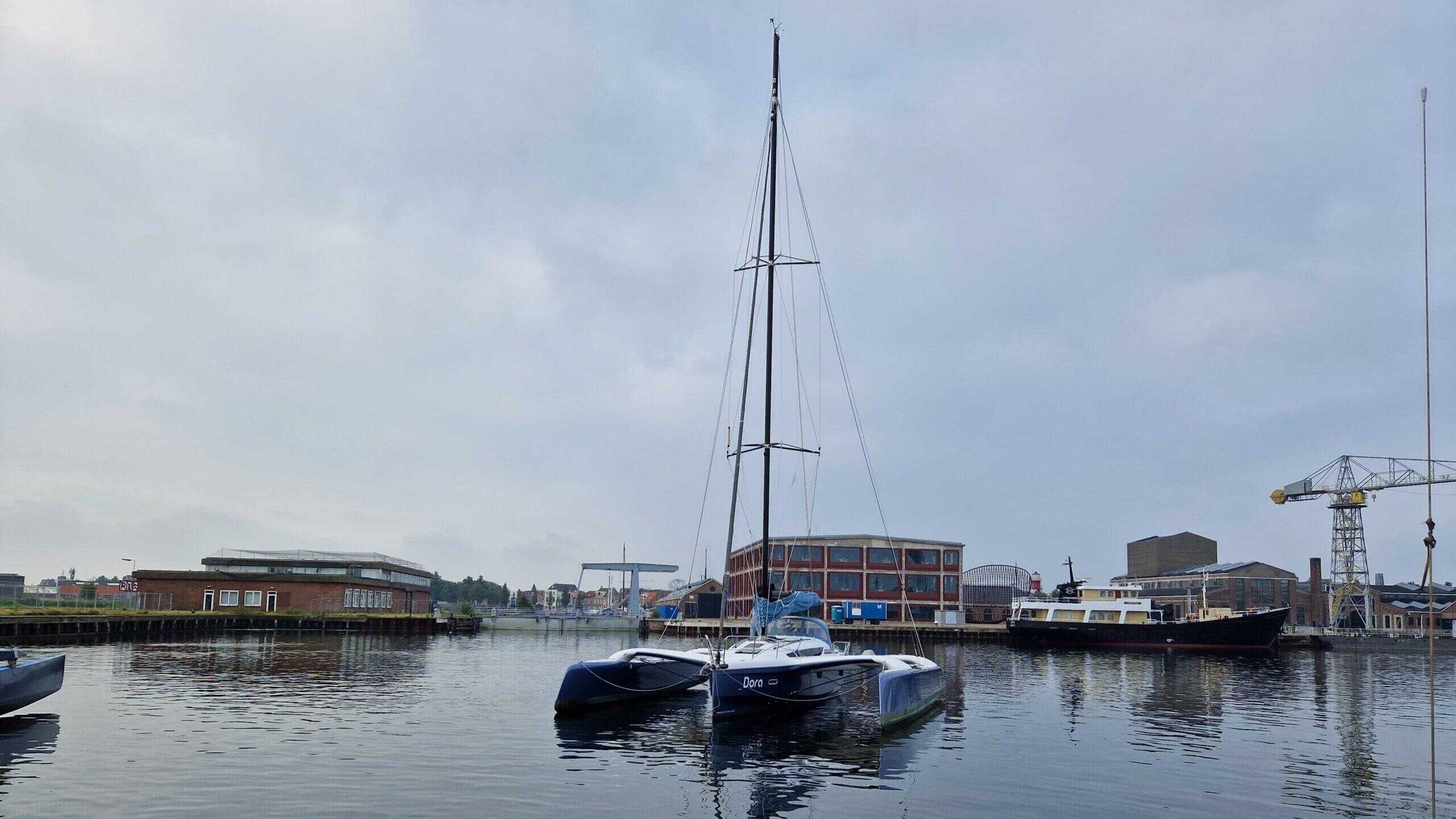Multihulls uit binnen- en buitenland strijken in Den Helder neer voor jubileumfeestje
